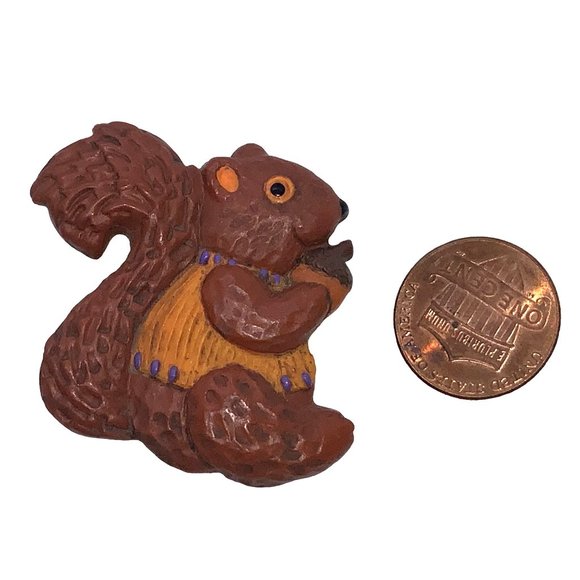 Hallmark Squirrel  Fall Lapel Pin - Picture 3 of 6